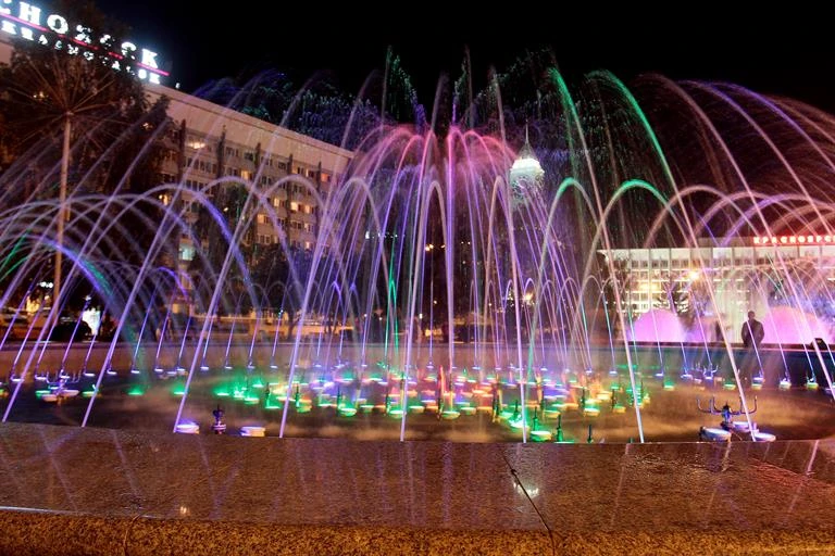 Фонтан 02-001Фонтан на Театральной площади.jpg