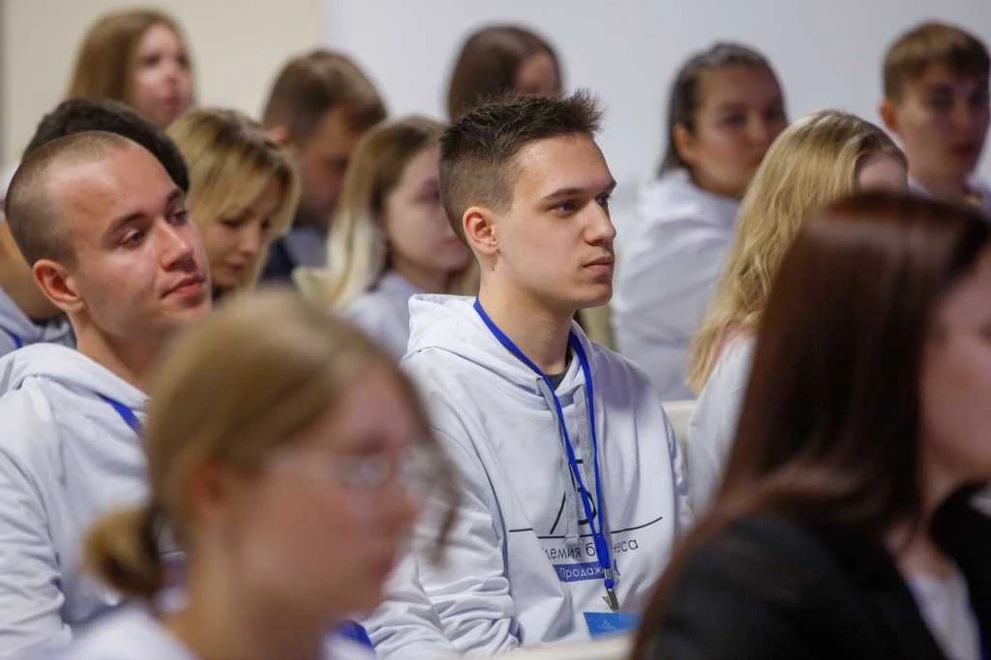 студенты академии бизнеса 1.jpg
