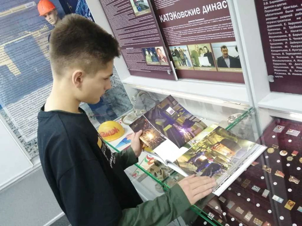 20211217-класс СУЭК_выставка (2).jpg