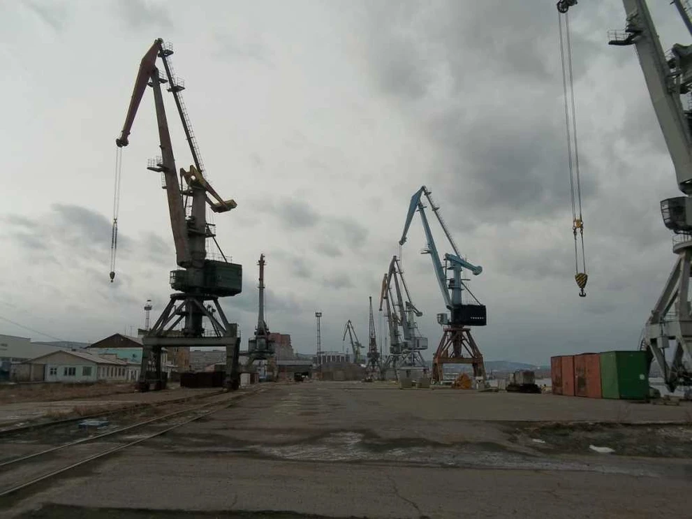 На территории Злобинского грузового района "Красноярского речного порта" никакие погрузочно-разгрузочные работы с нефтепродуктами не проводятся. 100_4517.jpg