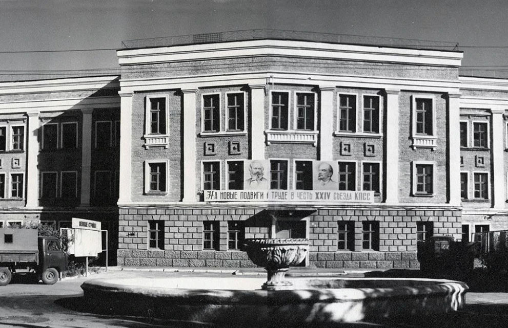 1945. СДАНА В ЭКСПЛУАТАЦИЮ ПЕРВАЯ ОЧЕРЕДЬ КАНСКОГО ХБК – БУДУЩЕГО КРУПНЕЙШЕГО ПРЕДПРИЯТИЯ ГОРОДА