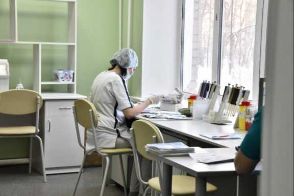Больницы Новосибирской области на полгода обеспечены медикаментами 