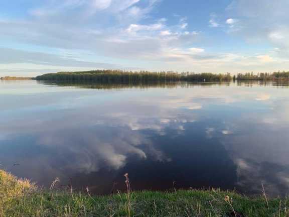 Уровень воды в Иртыше в Омской области опустился ниже критической отметки
