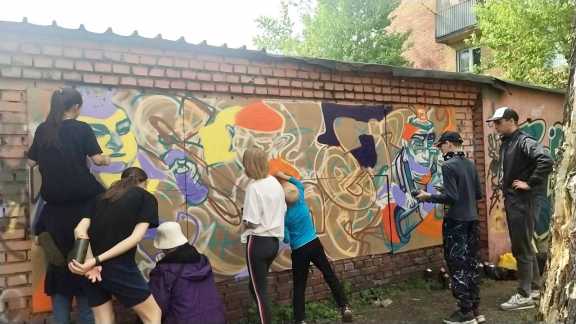 Молодые граффитисты оживляют улицы Новокузнецка