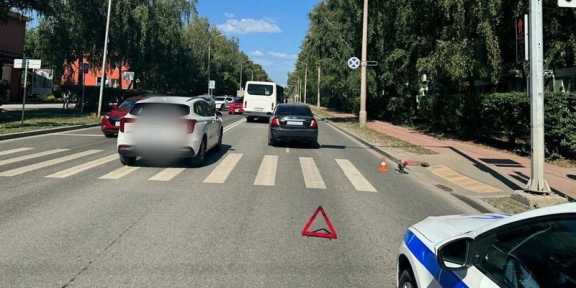 12-летнего мальчика на электросамокате сбили на переходе в Новосибирске