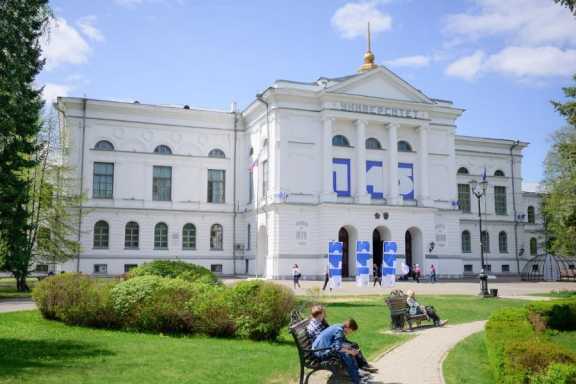 Томский университет впервые в России зачислит абитуриентов с проходными баллами за свой счёт