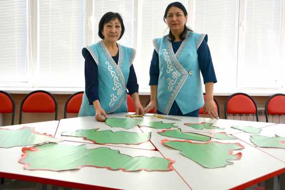 Мастера Республики Алтай вышивают карту региона