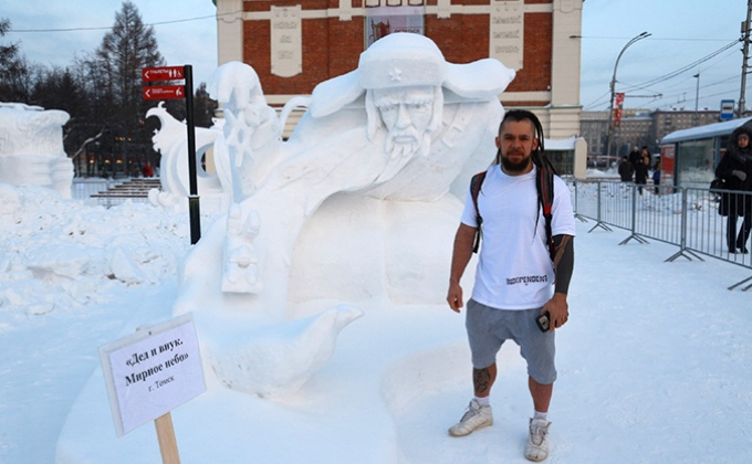 Композиция томича «Дед и внук. Мирное небо» заняла первое место на международном фестивале снежных скульптур