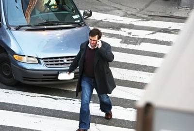 Красноярцы чаще попадают в ДТП, если переходит дорогу с телефоном