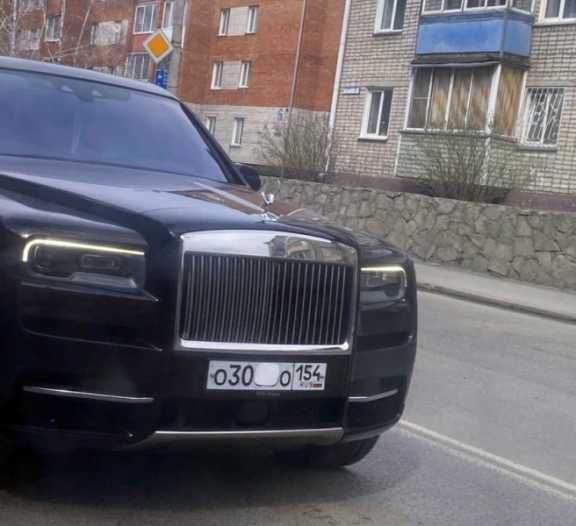 В Республике Алтай полиция остановила Rolls-Royce и оштрафовала водителя