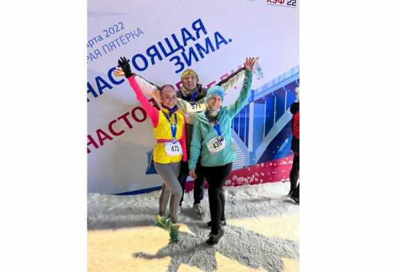 СУЭК сделала самым спортивным участникам КЭФ-2022 подарки к трёхлетию Универсиады в Красноярске