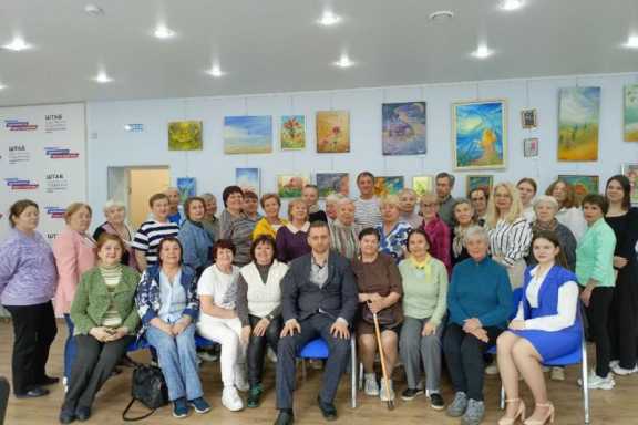 Пенсионеров продолжают обучать цифровой грамотности в Штабе общественной поддержки