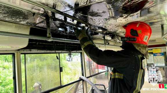 Следователи Кузбасса проводят проверку по возгоранию трамвая с пассажирами