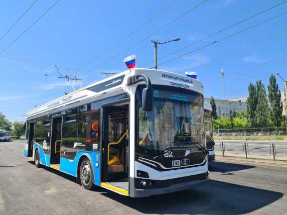 Жителям Омска предоставят 46 дополнительных автобусов и троллейбусов в День города