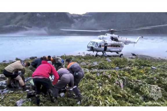 Спасатели из Хакасии эвакуировали туриста с гор Республики Алтай