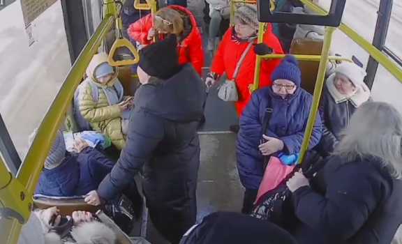 История с «бескультурной девочкой» в автобусе Красноярска получила продолжение 
