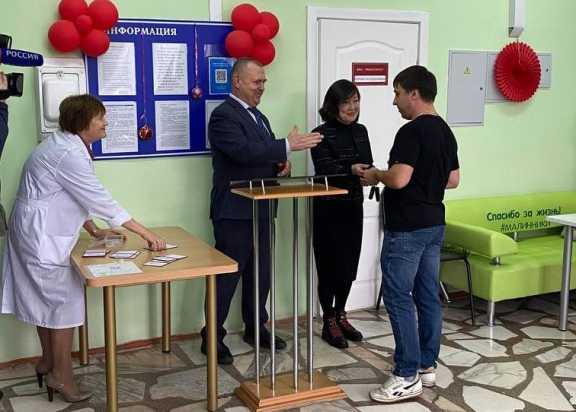 В Хакасии наградили почетных доноров