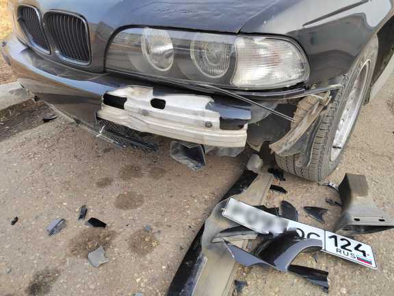 В Красноярском крае пьяная девушка повредила автомобиль бывшего парня