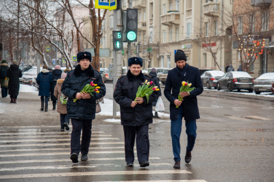 Красноярская полиция поздравила женщин с наступающим праздником 