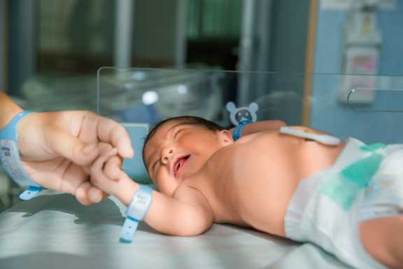 Расширенные генетические исследования новорожденных начали проводить в Томской области