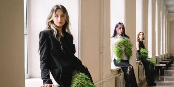 Томский дизайнер создал эко-одежду с живыми растениями