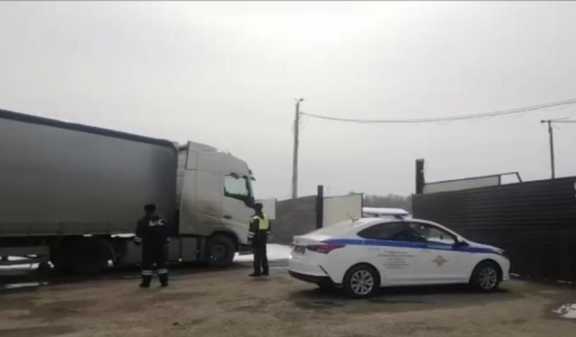 В Красноярске задержали пьяного водителя фуры