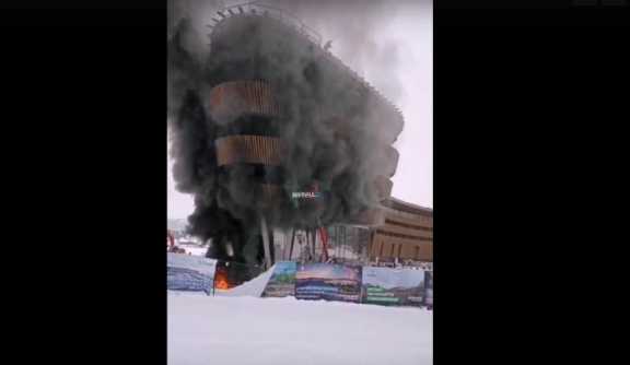 Крупнейший отель загорелся в Республике Алтай