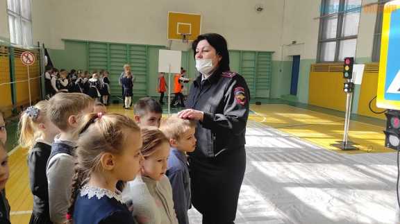 В Красноярском крае в городе Назарово более 200 школьников прошли уроки безопасного поведения на дороге