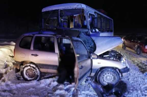 В Томске водитель Нивы погиб при столкновении с автобусом