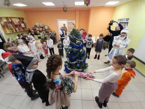 В Красноярском крае волонтёры СУЭК поздравили с Новым годом подопечных социальных учреждений