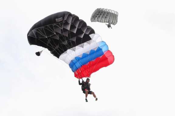 В Кузбассе пройдёт авиационно-парашютный праздник. Цель – попасть «в ноль»