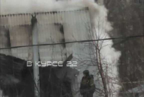 В Барнауле загорелось 2 дома