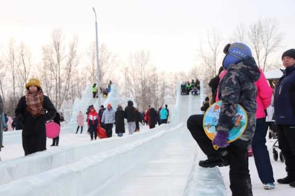 Ледовый городок в Красноярске на Татышев разберут на день раньше