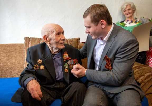 Со 100-летием поздравил ветерана Великой Отечественной войны глава Хакасии