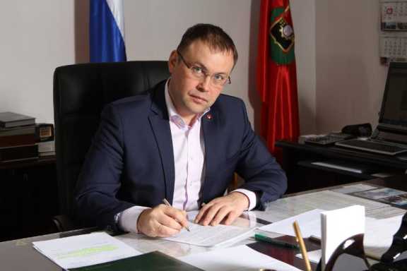 Анатолий Серышев представил Илью Середюка депутатам Заксобрания
