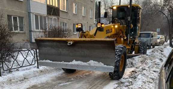 За выходные в Красноярске собрали более 2 тысяч грузовиков снега