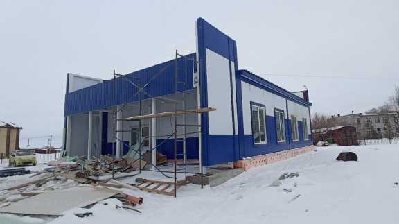 В Омской области начали ремонт 80 медучреждений