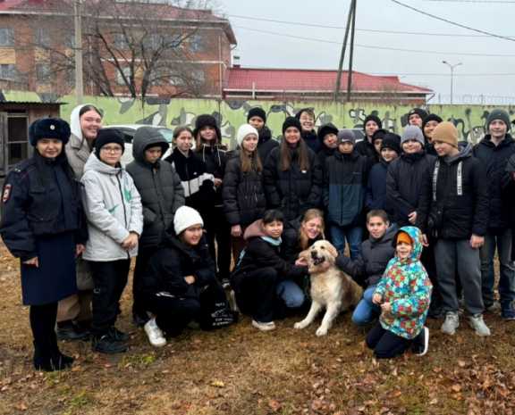 Школьники Абакана побывали на экскурсии в Центре кинологической службы МВД 