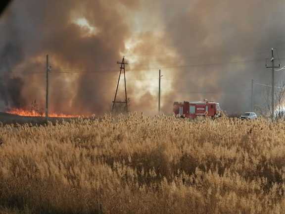 2 пенсионеров спасли пожарные в Алтайском крае