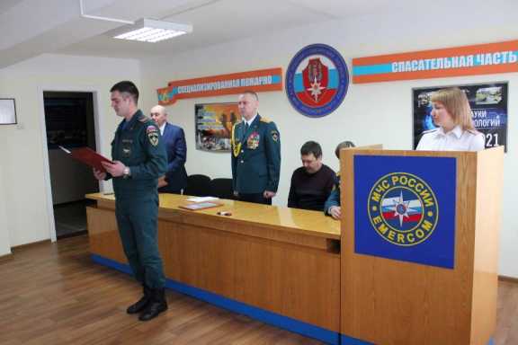 В Красноярске в Специализированной пожарно-спасательной части привели к присяге молодых сотрудников