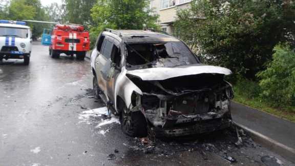 В Кемеровской области рецидивист спалил «Land Cruiser»