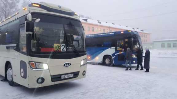 В Туве в кювет съехали 2 автобуса с детьми