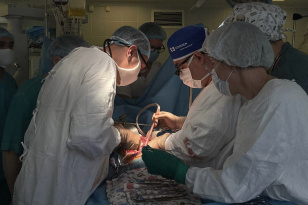 В Иркутске впервые выполнили родственную трансплантацию печени ребёнку
