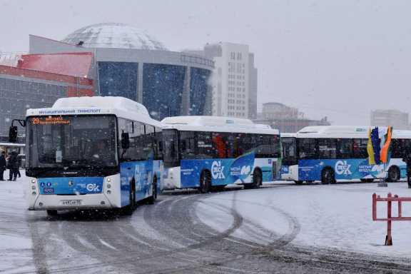 В Омск приехали ещё 22 новых автобуса