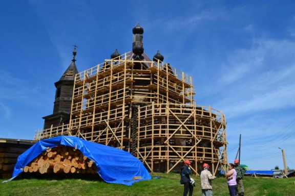 В Красноярском крае восстанавливают старейший деревянный храм за Уралом