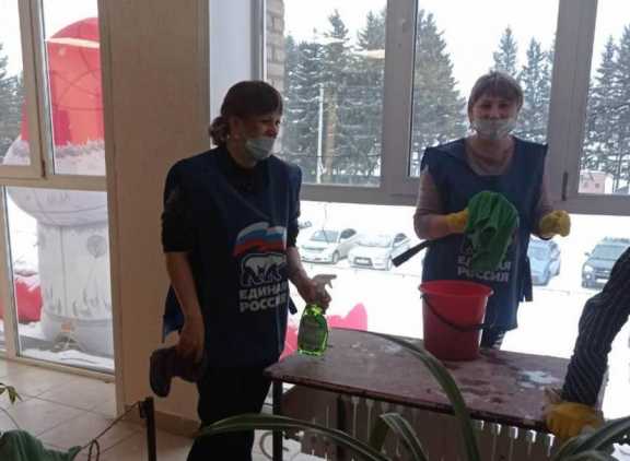 Волонтеры партии «Единая Россия» подготовили Ирбейскую районную библиотеку к открытию