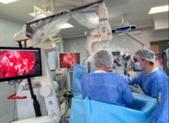 Нейрохирурги Иркутской области удалили опухоль головного мозга с помощью нового оборудования