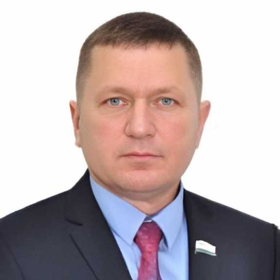 Алтайского депутата  от КПРФ осудили за изнасилование ребенка
