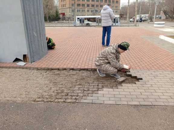 В Красноярске начали ремонтировать стелу в Гвардейском парке