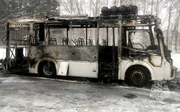 В Томской области сгорел рейсовый автобус
